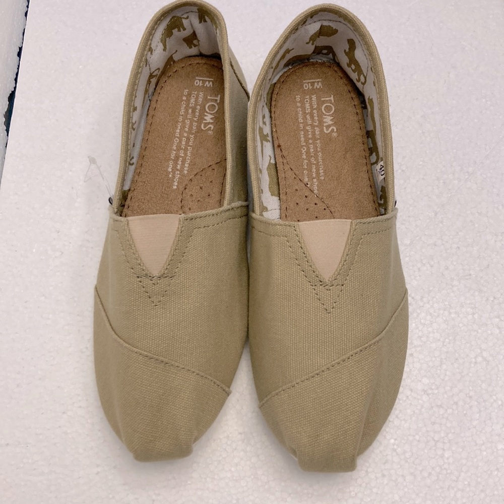 Toms Woman’s burlap shoe 10 (European 40). NWOT. Never worn.